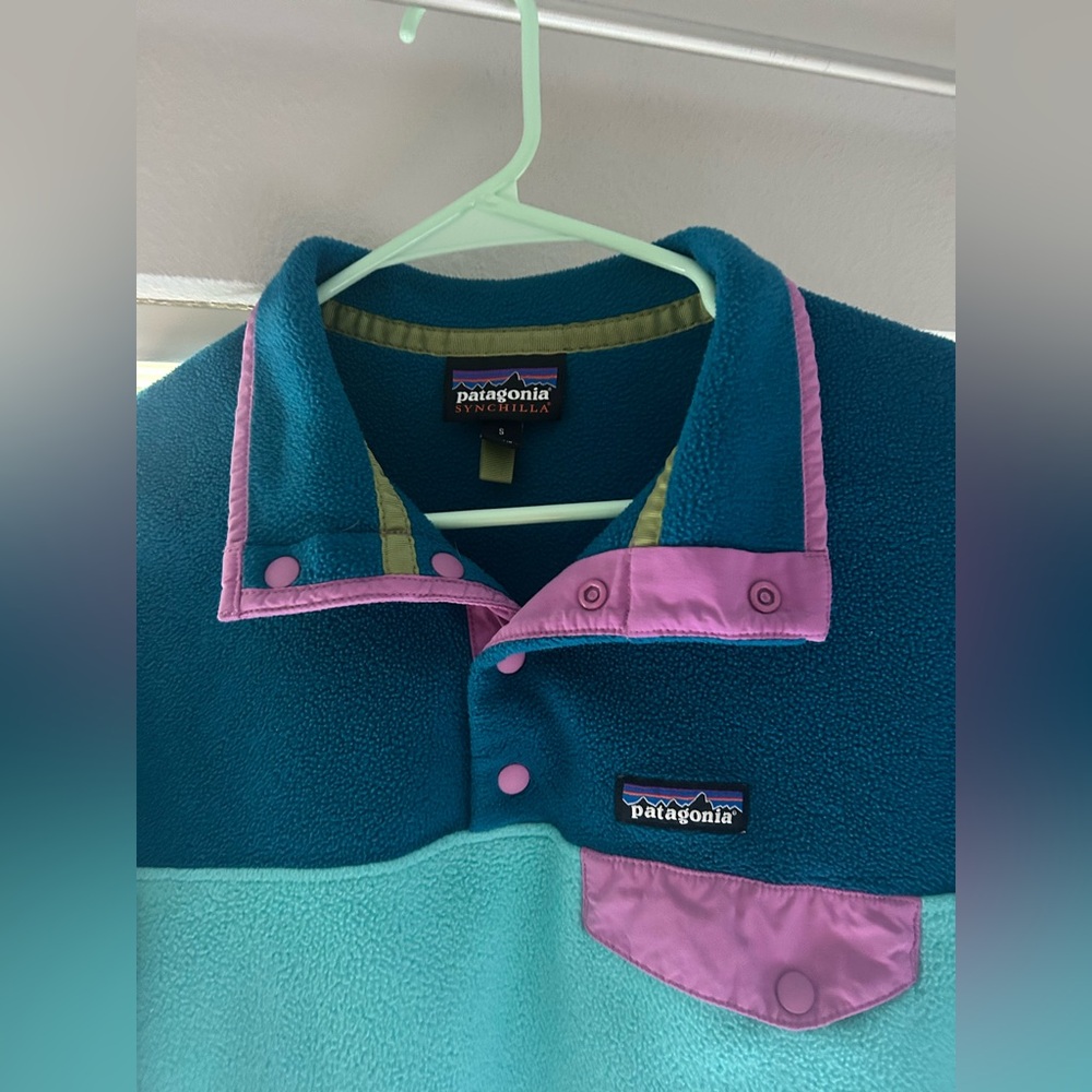 Patagonia Women's Synchilla Turquoise and Purple Snap-T Fleece Pullover - Picture 6 of 11